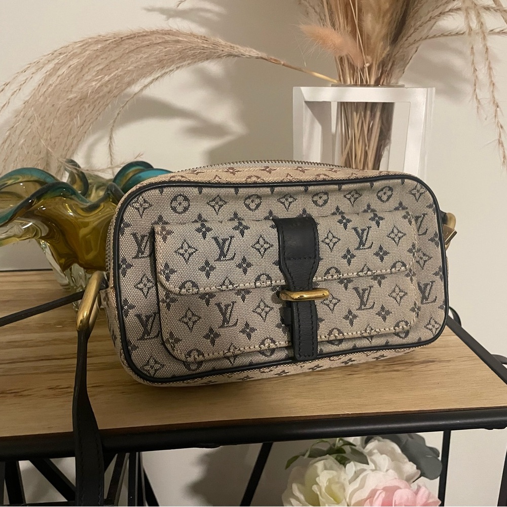AUTHENTIC VIBTAGE LV DENIM CROSSBODY BAG